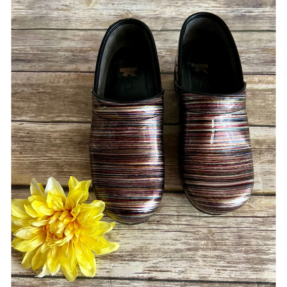 DANSKO GREY PATENT STRIP CLOG - Picture 1 of 10